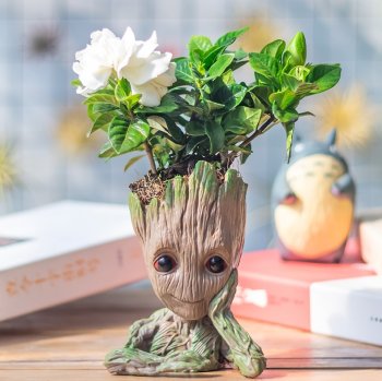 Remek ajándék Marvel rajongóknak: Groot alakú virágcserép