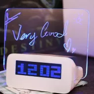 LED ébresztőóra táblával üzenetekre - fehér