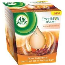 Air Wick illatos gyertya üvegben - narancs és fűszer, 105g Air Wick illatos gyertya üvegben - narancs és fűszer, 105g